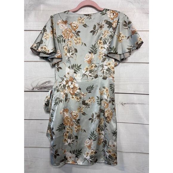Dress Forum Size SM Dress Short Sleeve Silky Floral Classy - Picture 2 of 6